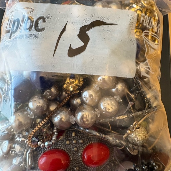 1KG Mixed Untested Jewelry Bag with Red and Silver Accents. LOT 15 - Picture 3 of 8